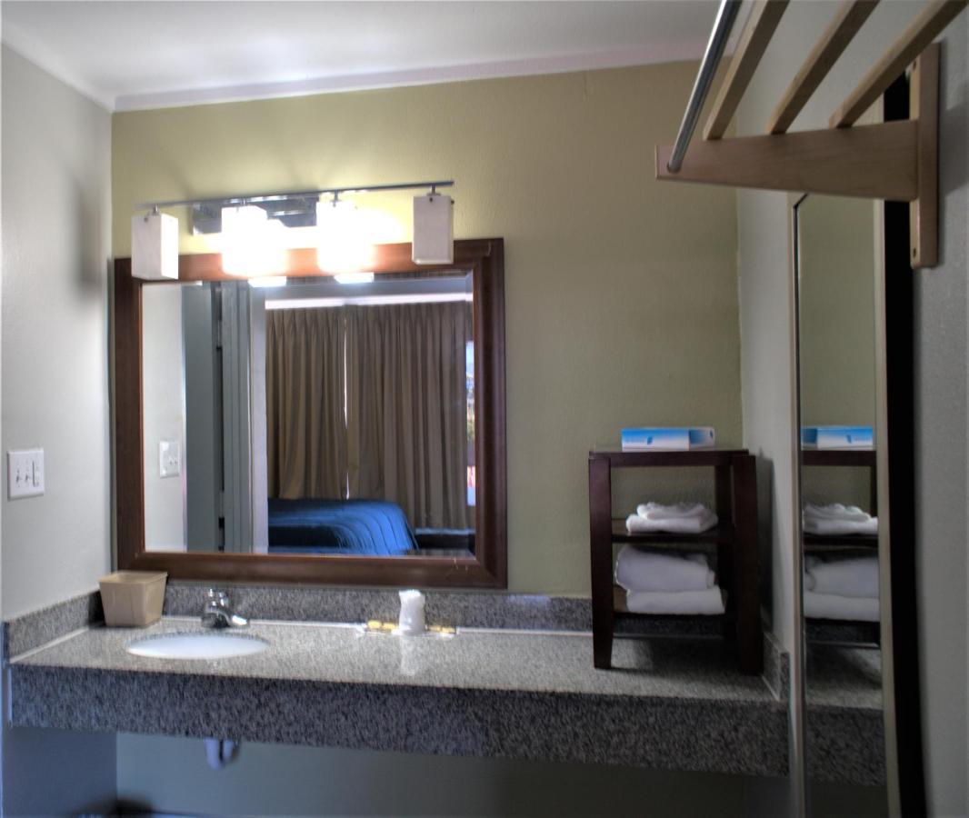 דפני Eastern Shore Motel מראה חיצוני תמונה